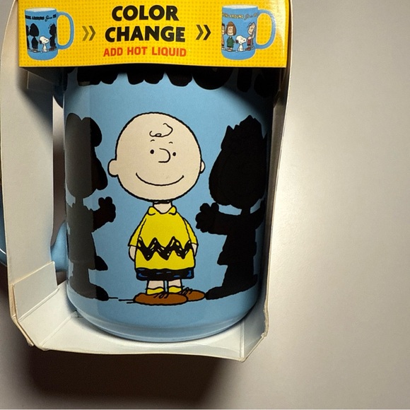 Snoopy Blue Color-Changing Mug - Picture 3 of 6